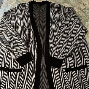 Tahari brand black and white long sweater with pockets size 2X